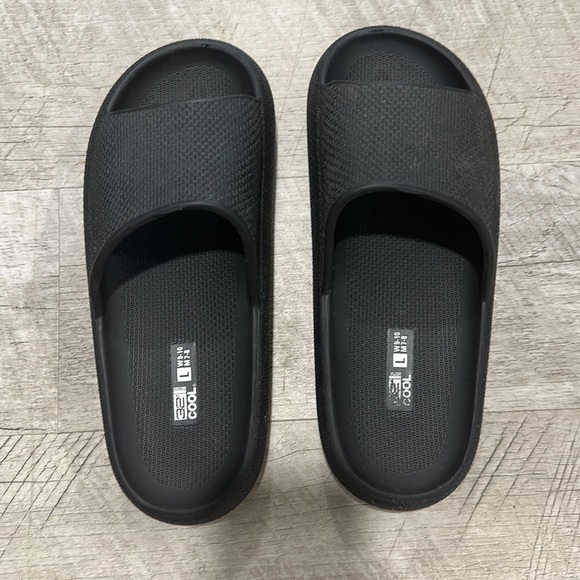 32 degree • black cushion slides - Picture 2 of 5